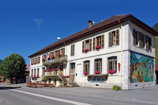 Mairie d'Entremont Haute Savoie petit village de montagne des Alpes ou il fait bon passer des vacances