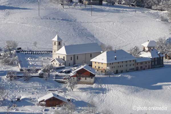 Plus beau village de France village de montagne des Alpes en Haute Savoie
